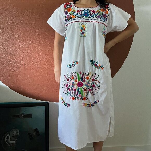 Mexican Oaxaca White multi colored EMBROIDERED‎ DRESS M boho sundress cotton - Picture 3 of 9